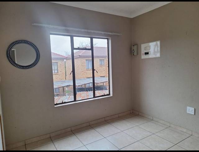 2 BEDROOM PROPERTY TO RENT IN HELIKONPARK